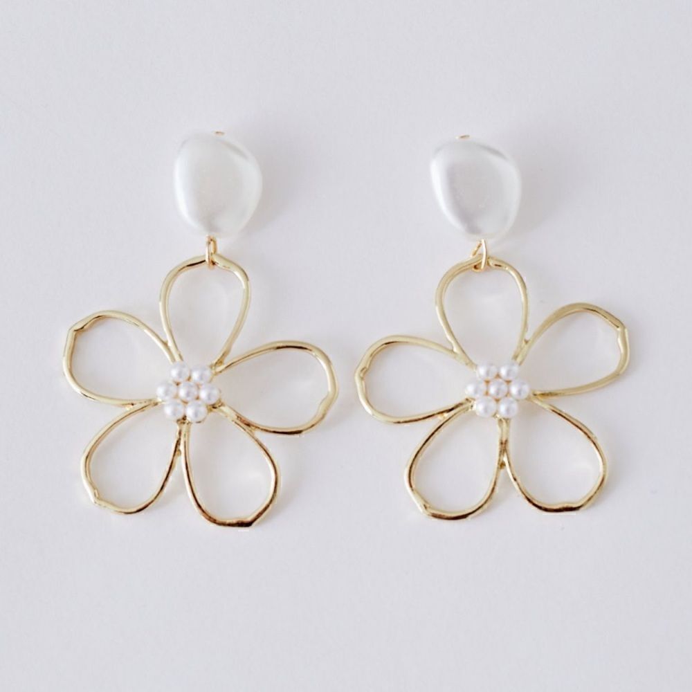 Flower pearl drop earrings M190